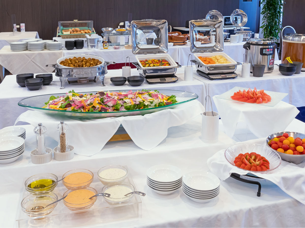 2022新朝食1_1200 サラダ・カレー具材寄せじゃらん